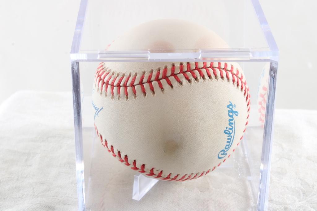 MLB Autographed Baseball Goose Gossage in Case