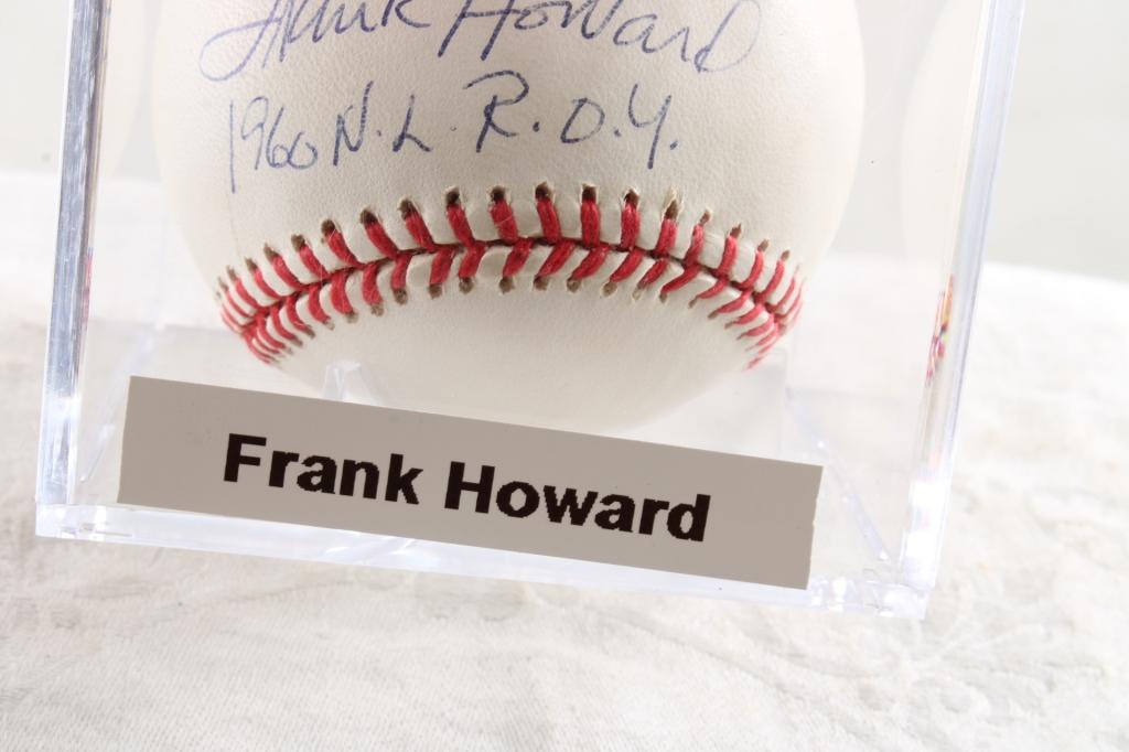 MLB Autographed Baseball Frank Howard in Case