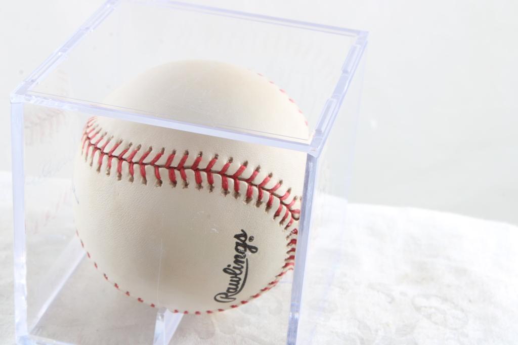MLB Autographed Baseball Duke Snider in Case