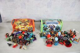 2 Cases Skylanders Giants & Spyros Adv. Figures