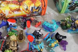 2 Cases Skylanders Giants & Spyros Adv. Figures