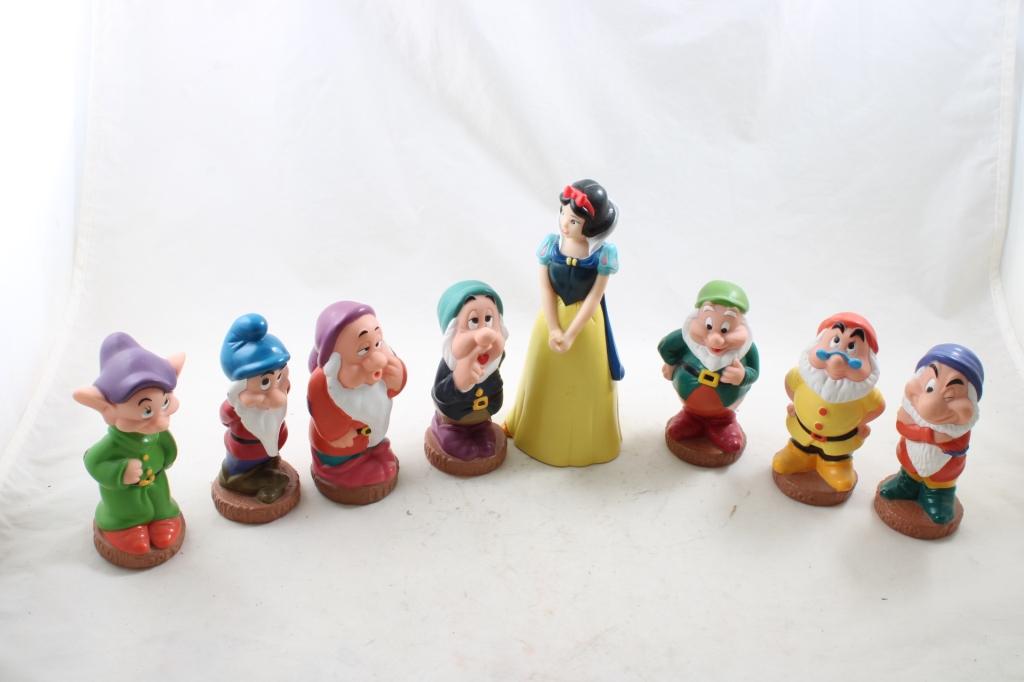 Disney Snow White Bank & 7 Vinyl Dwarfs