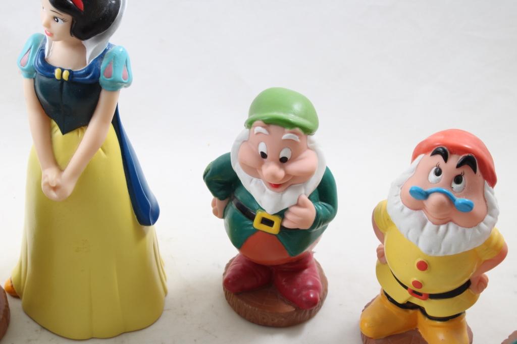 Disney Snow White Bank & 7 Vinyl Dwarfs