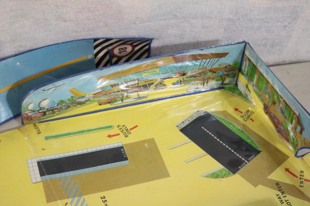 1973 Lesney Matchbox Fold Out Airport Case