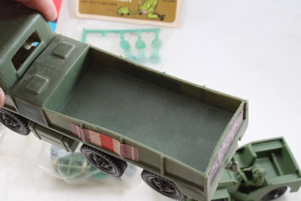 NOS Combat Soldiers & Missile Launcher, Jeep Truck