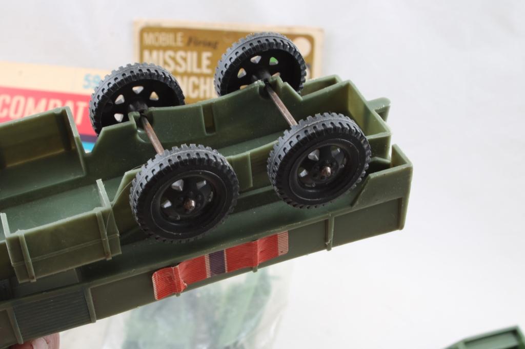 NOS Combat Soldiers & Missile Launcher, Jeep Truck