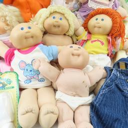 11 Cabbage Patch Dolls & Accessories