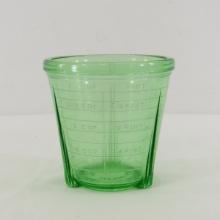 Vidrio 1 Pint Green Glass Measuring Cup