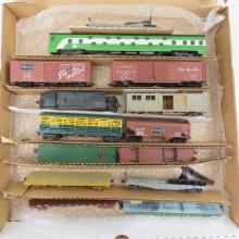 14 HO scale Freight cars & Flatbed cars