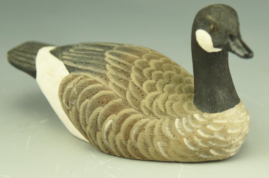 Lot 3300D - Pair of miniature Resin Canada Geese 