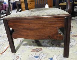 Lot 1581 - Antique Late 18thC Chippendale style commode chair (38” in height, 26 ¼” in width, 20"