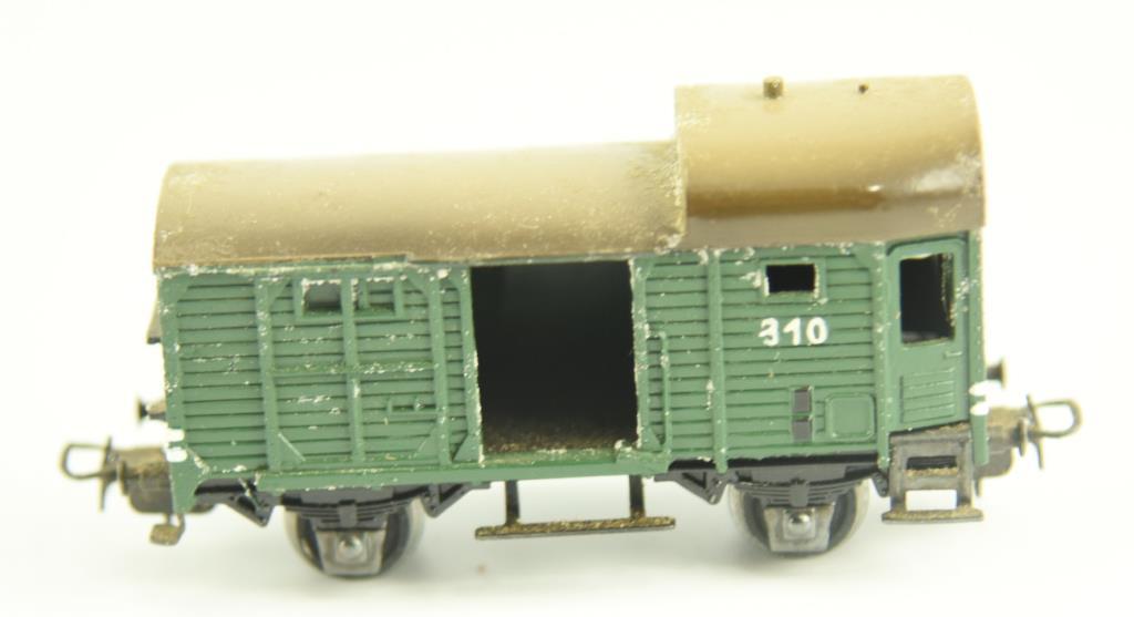 Lot #17 - (8) Vintage Marklin train cars: Model 310 Baggage Car, (4) Boxcars, model 321 G Stake