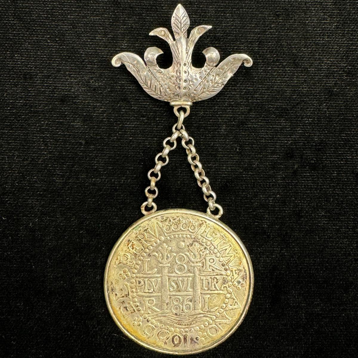 Vintage unmarked .900 fine silver replica 1686 Lima, Peru silver 8 reales pin