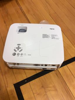NEC NP400 Projector