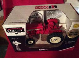 IH 606 Utility Tractor 1/16