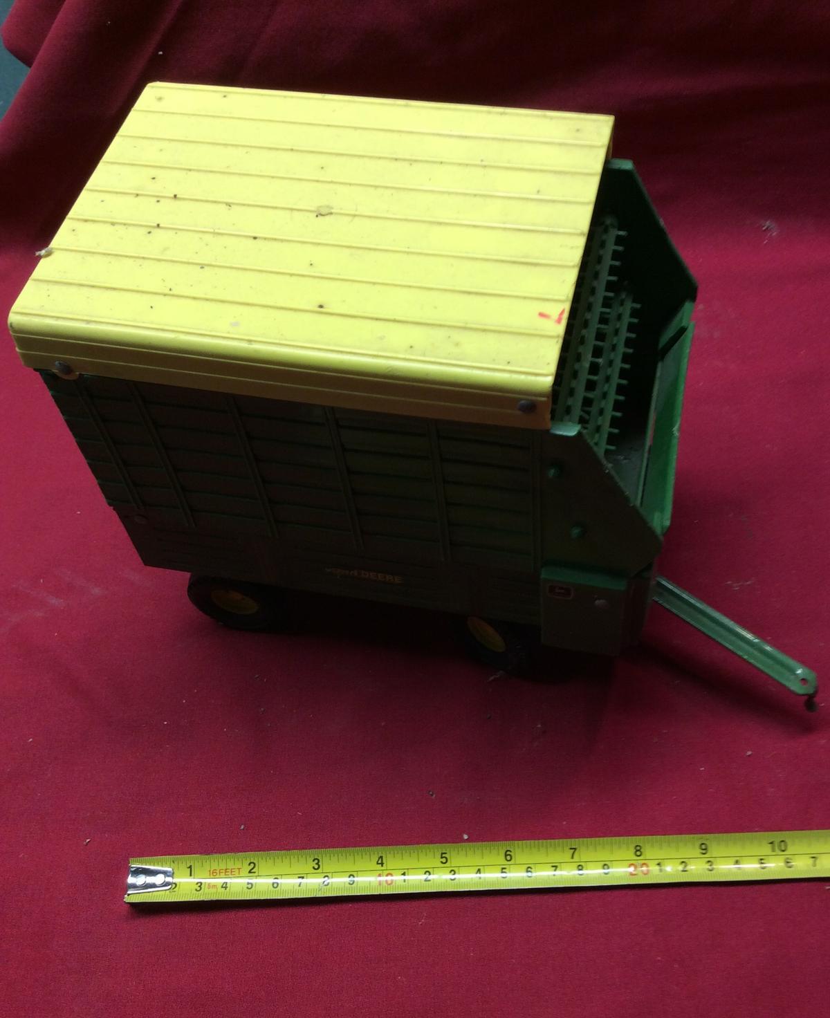 John Deere Silage Wagon 1/16