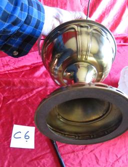 Aladdin Lamp With Globes  26 Inches Tall