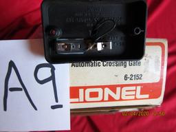 Lionel Crossing Gate 6-2152 & No. 140 Banjo Signal