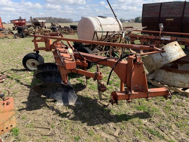 Allis chalmers Three bottom mono frame plow