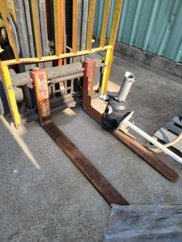 PICK UP LOCATION DUNCANVILLE, TX: Hyster Forklift Model S50XM 4-Wheel Sit Down Capacity: 5000 Pounds