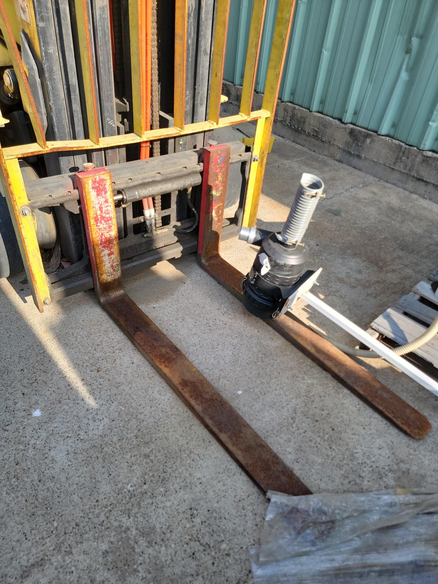 PICK UP LOCATION DUNCANVILLE, TX: Hyster Forklift Model S50XM 4-Wheel Sit Down Capacity: 5000 Pounds