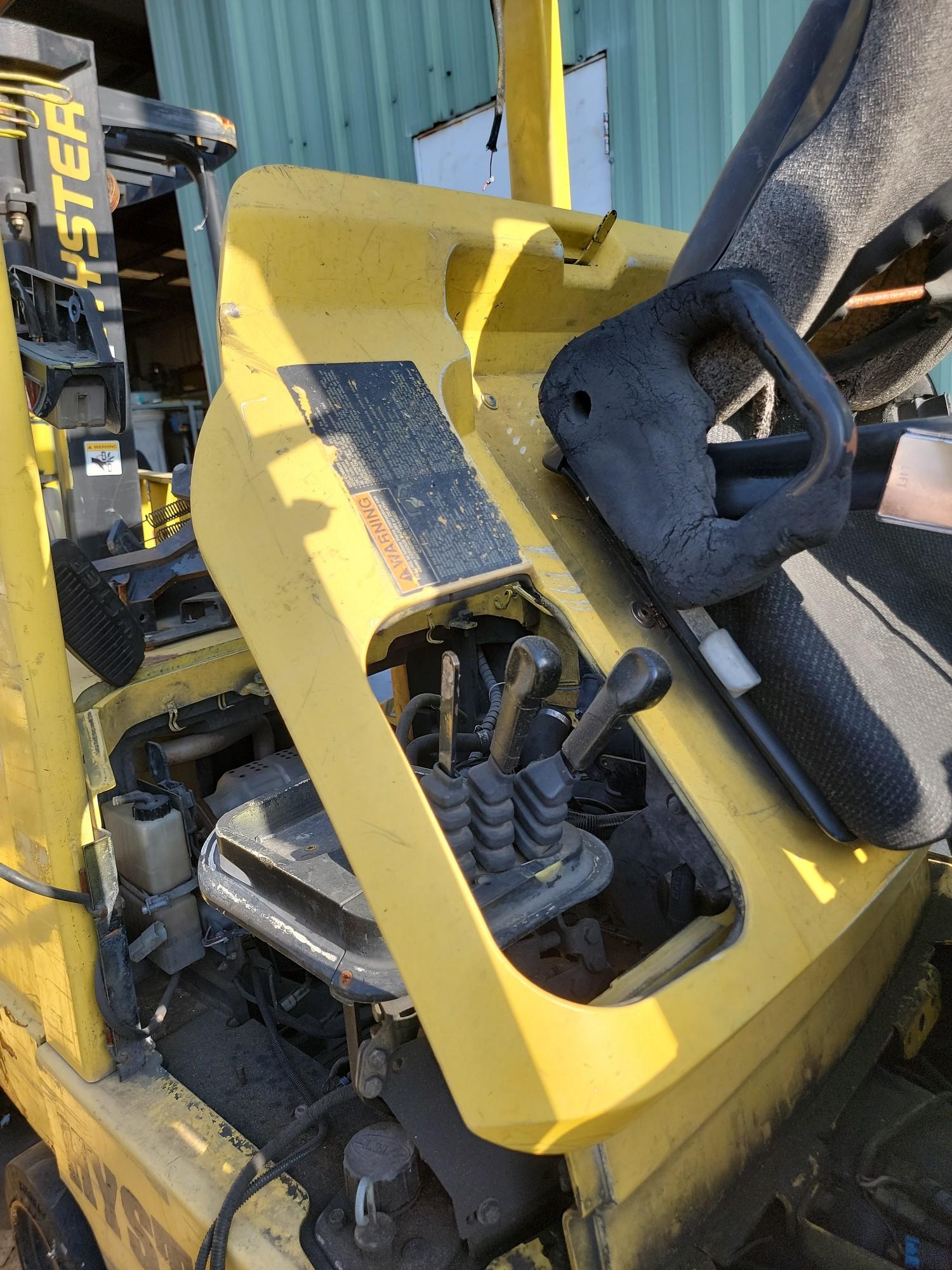 PICK UP LOCATION DUNCANVILLE, TX: Hyster Forklift Model S50XM 4-Wheel Sit Down Capacity: 5000 Pounds
