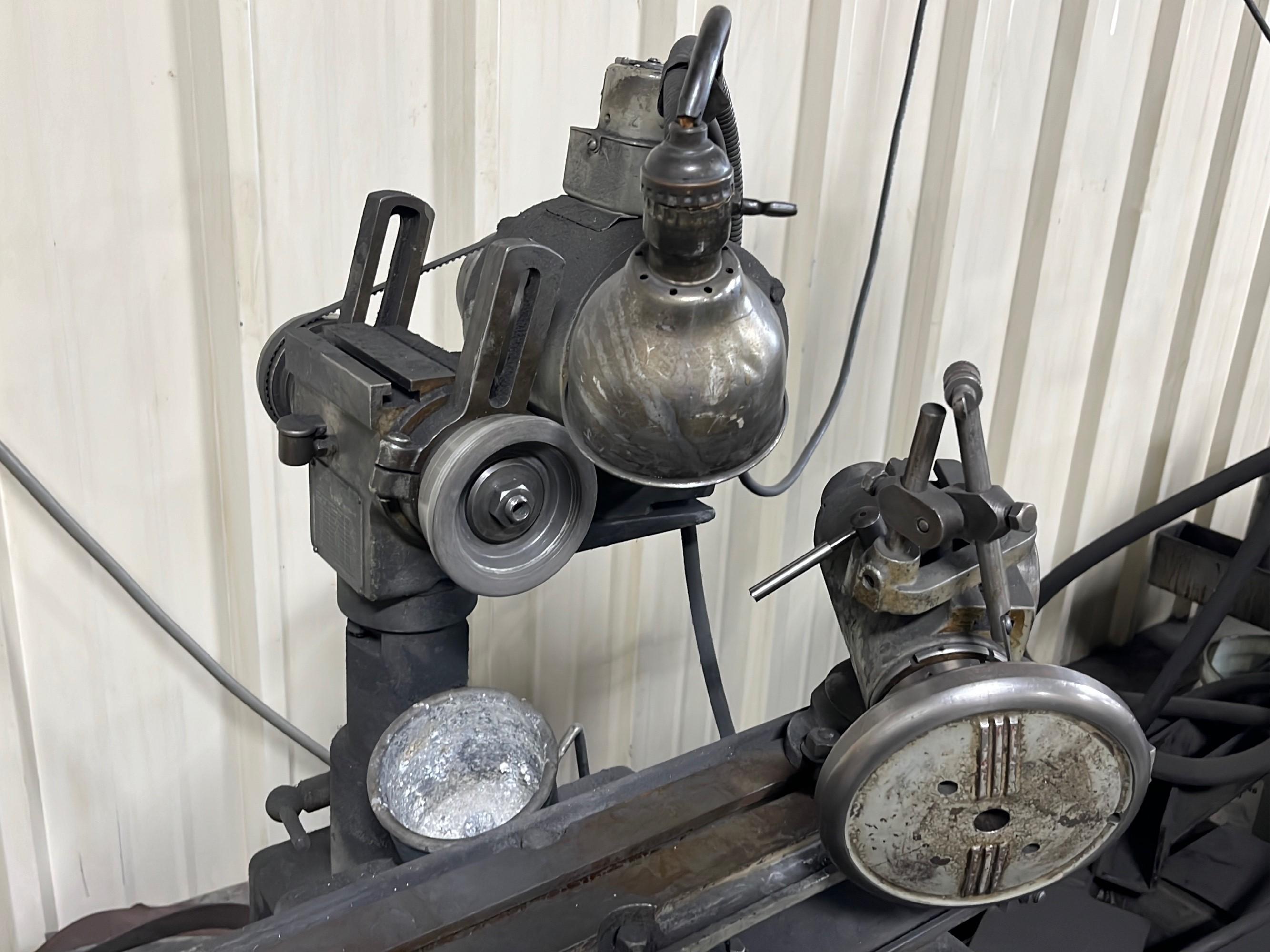 K.O. Lee company model B660 grinder - A $200 Rigging fee will be added to the winning invoice