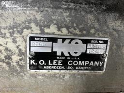 K.O. Lee company model B660 grinder - A $200 Rigging fee will be added to the winning invoice