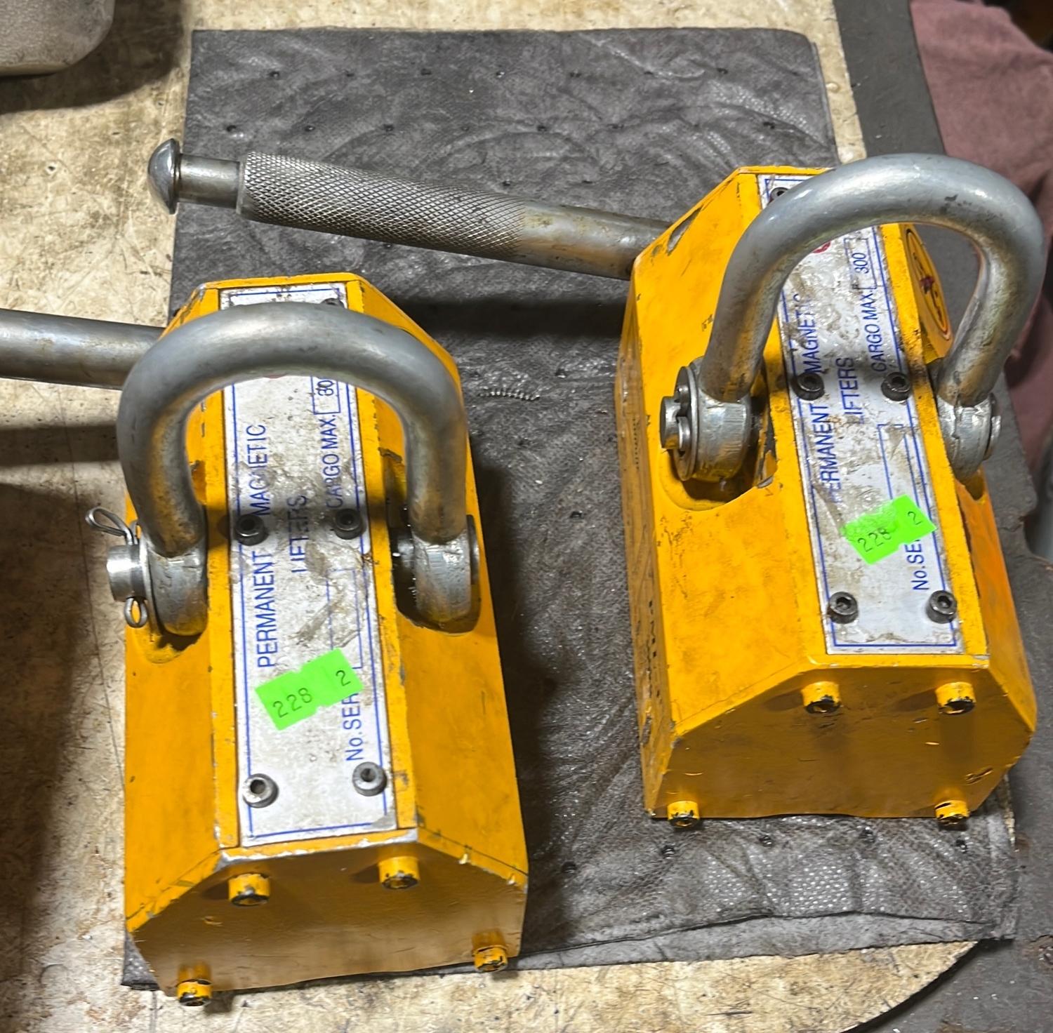 Two permanent magnetic lifters pml3 300kg