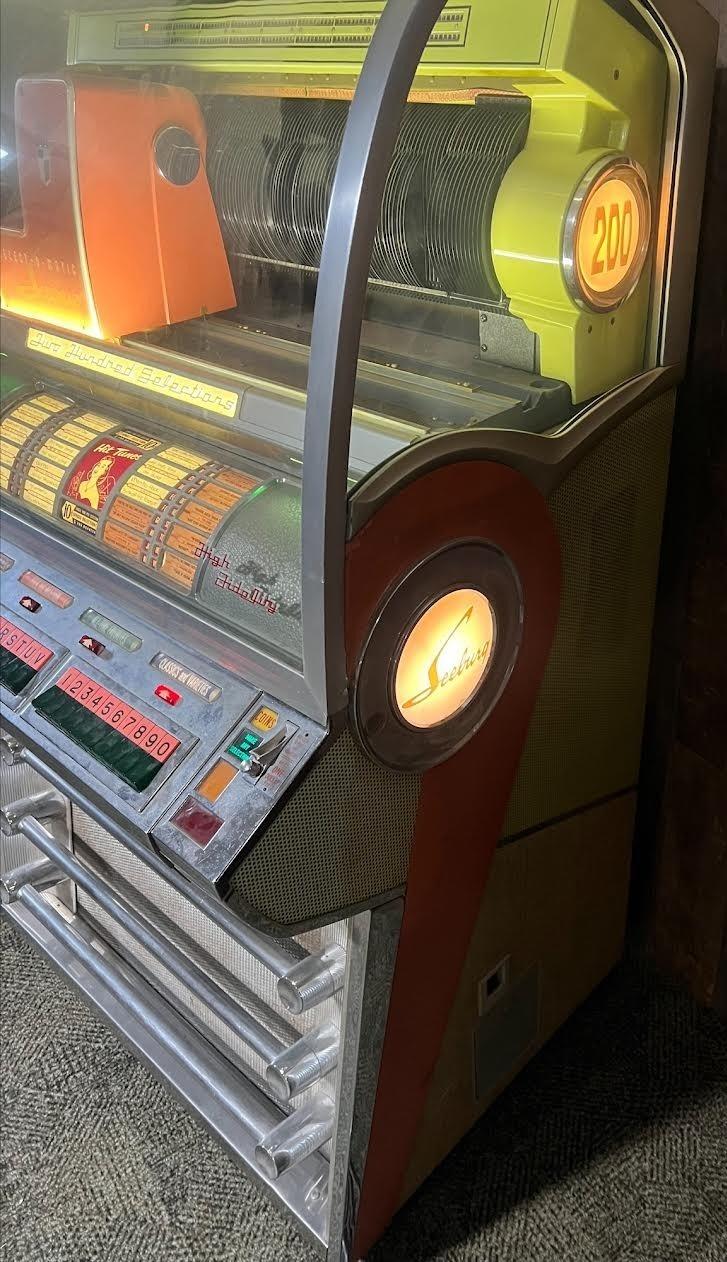 Seelburg Select-O-Matic 200 Juke Box, Model HF100R, Plays 45s, Wall mount record selectors included,