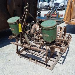 John deere 2 row 3pt planter