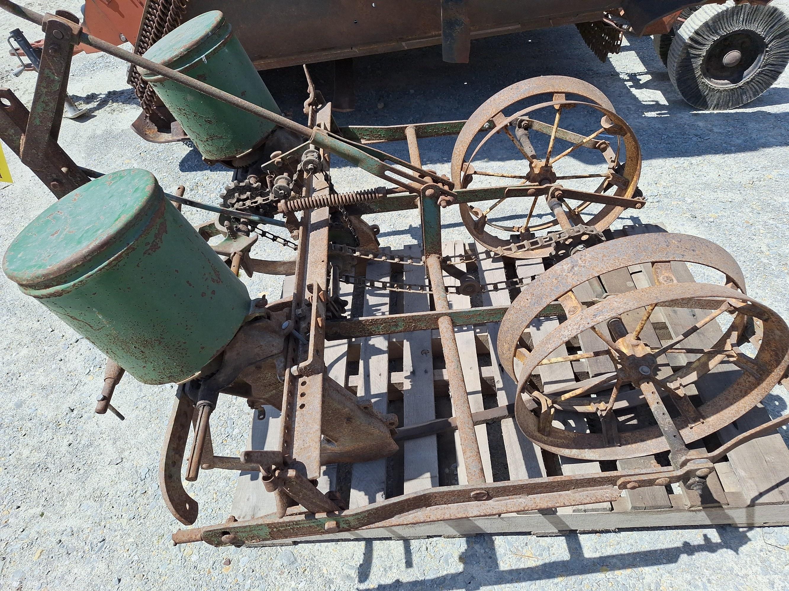 John deere 2 row 3pt planter
