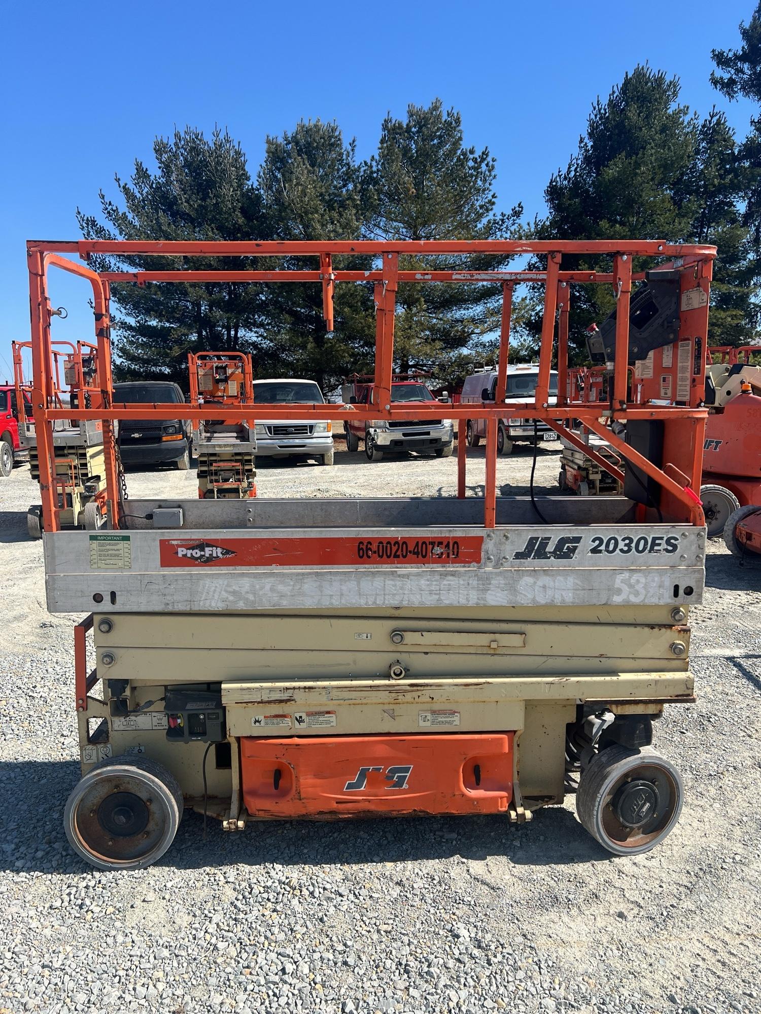 2005 JLG 2030ES Pro-Fit Series Scissor Lift, 24 Volt, 256.4 hours, Runs and Operates