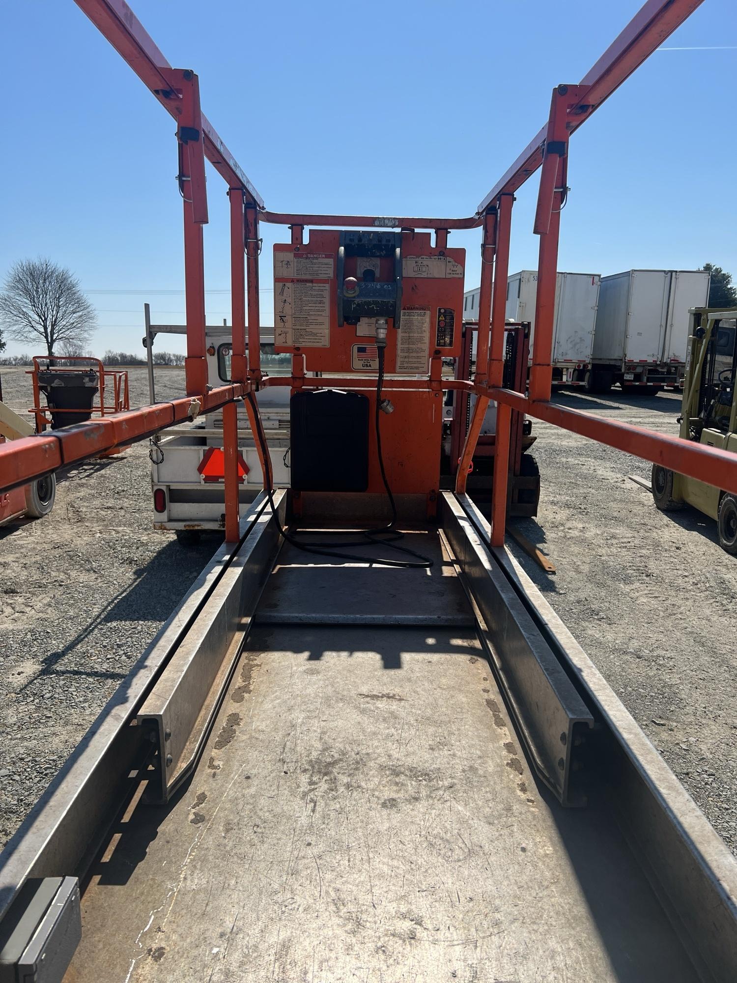 2005 JLG 2030ES Pro-Fit Series Scissor Lift, 24 Volt, 256.4 hours, Runs and Operates