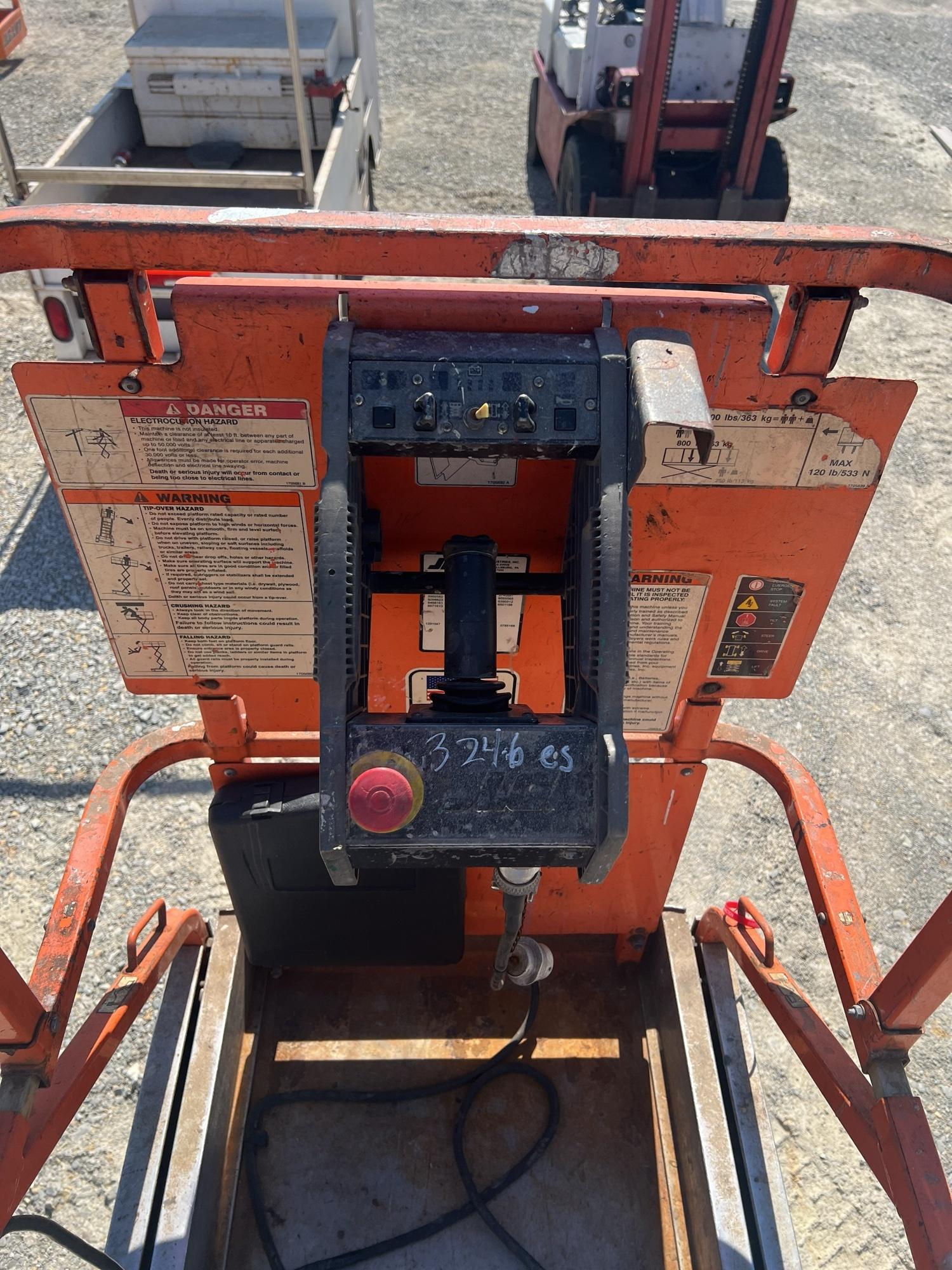 2005 JLG 2030ES Pro-Fit Series Scissor Lift, 24 Volt, 256.4 hours, Runs and Operates