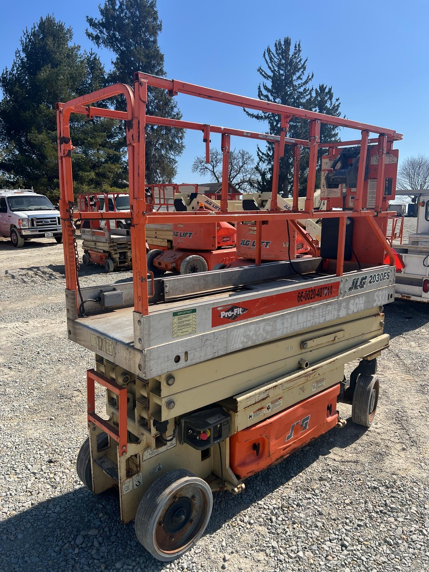 2005 JLG 2030ES Pro-Fit Series Scissor Lift, 24 Volt, 256.4 hours, Runs and Operates