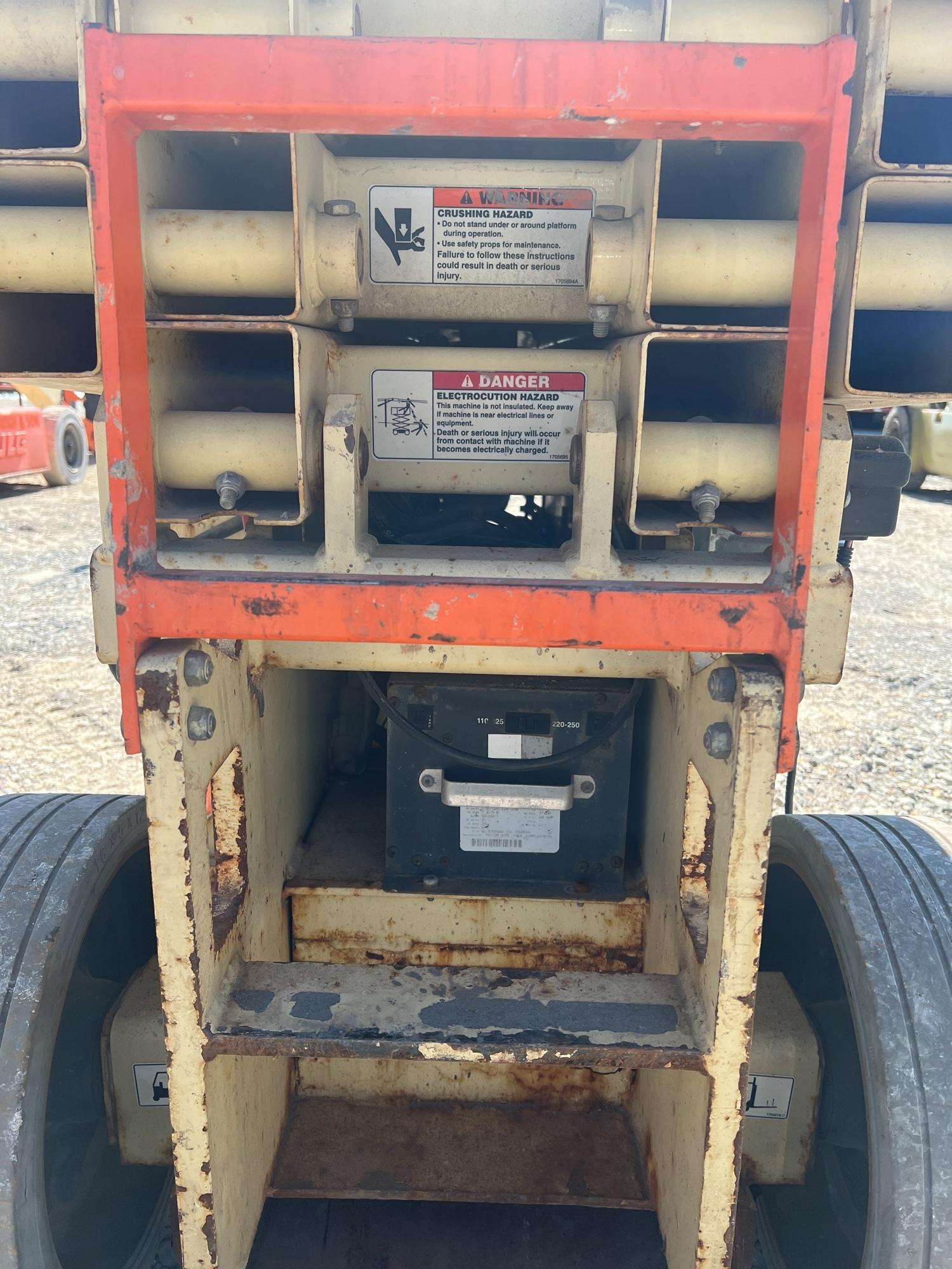 2005 JLG 2030ES Pro-Fit Series Scissor Lift, 24 Volt, 256.4 hours, Runs and Operates