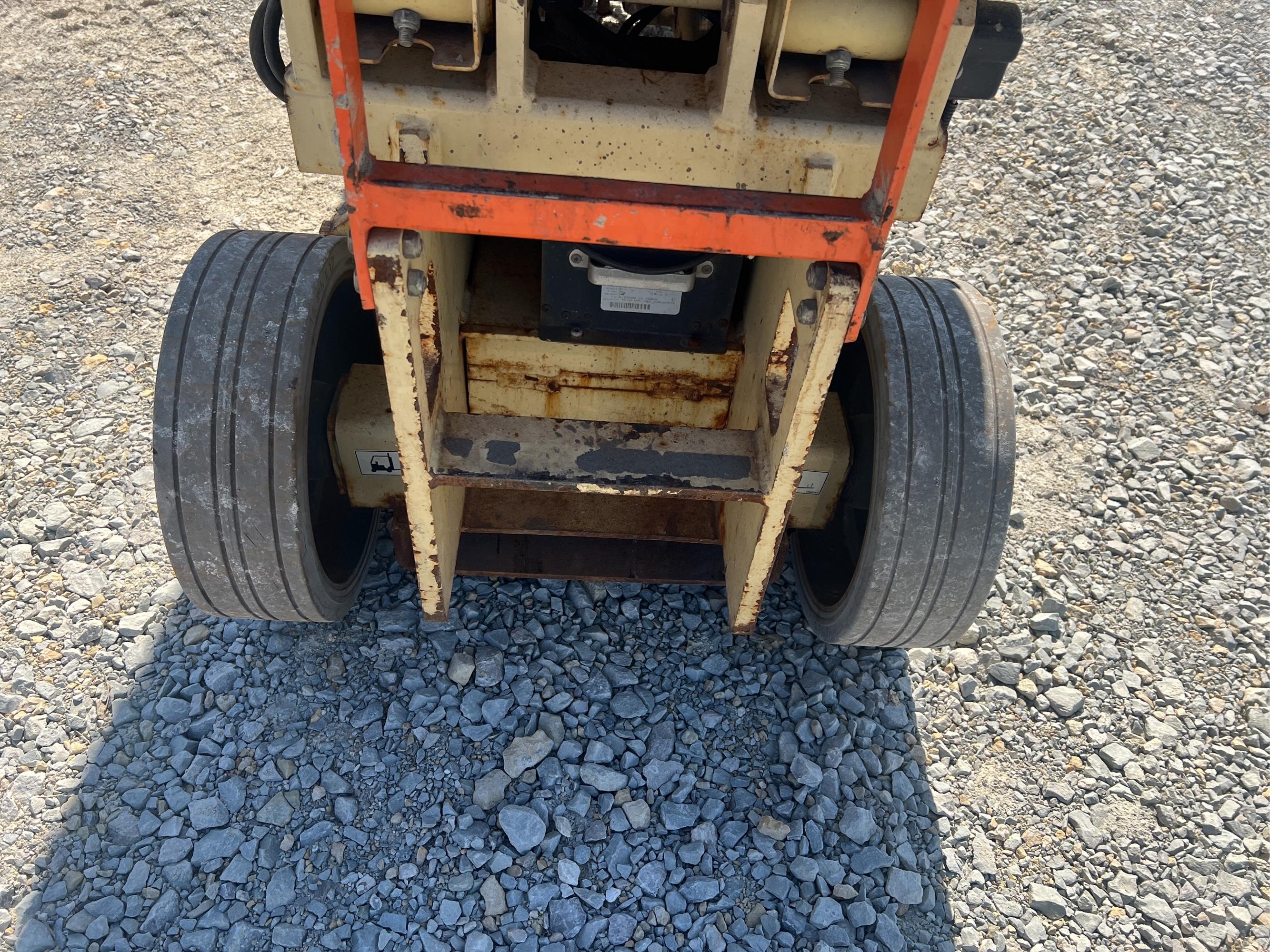 2005 JLG 2030ES Pro-Fit Series Scissor Lift, 24 Volt, 256.4 hours, Runs and Operates