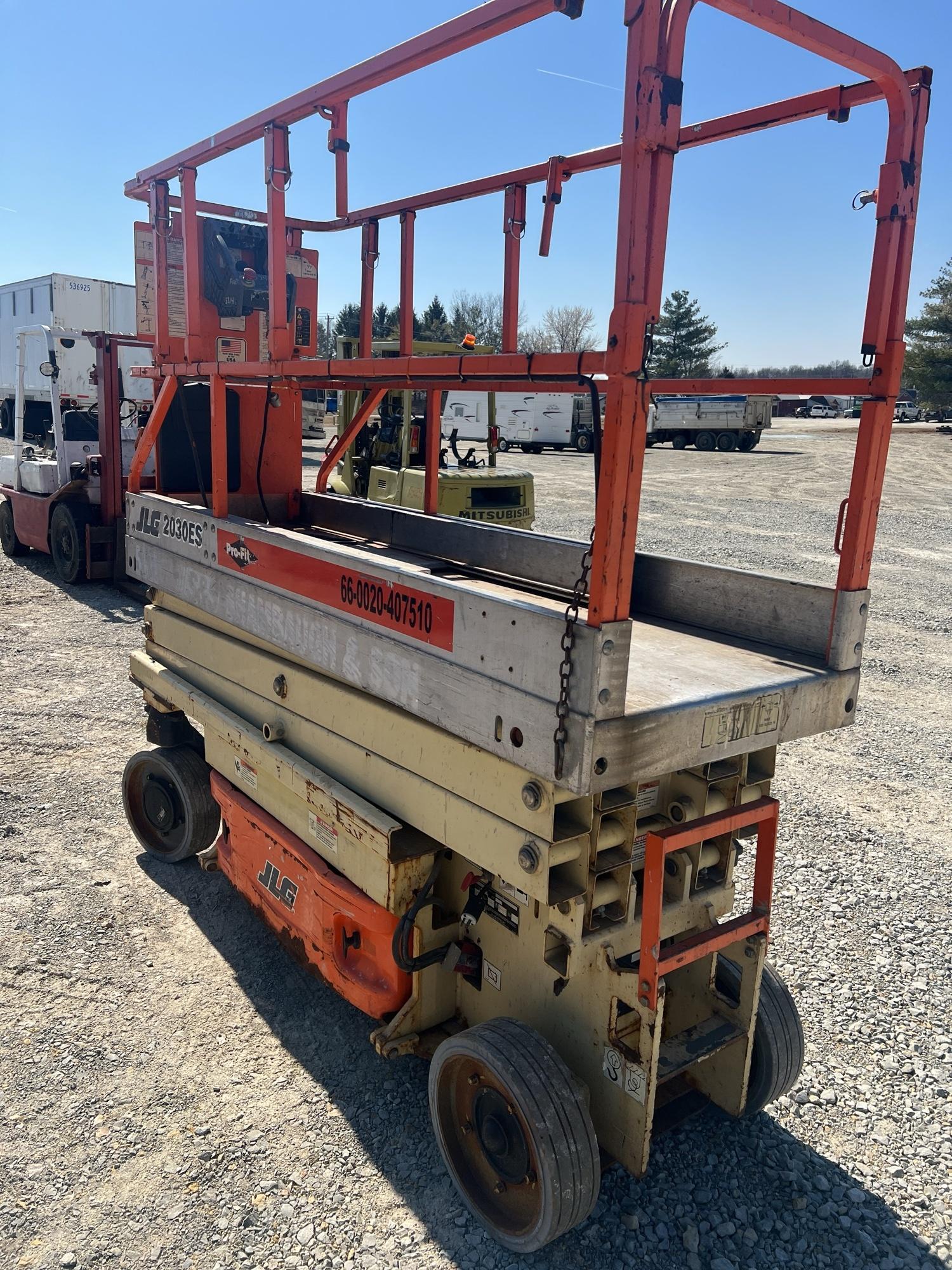 2005 JLG 2030ES Pro-Fit Series Scissor Lift, 24 Volt, 256.4 hours, Runs and Operates