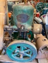 Novo 1.5 HP Vertical Engine on Cart