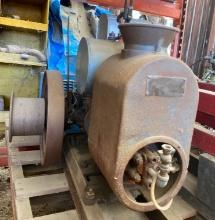 Stationary Hit-and-Miss Engine With Metal Flywheel and Carburetor