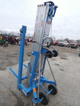 Genie SLA20 20' Material Lift, SN:Sla14-55312