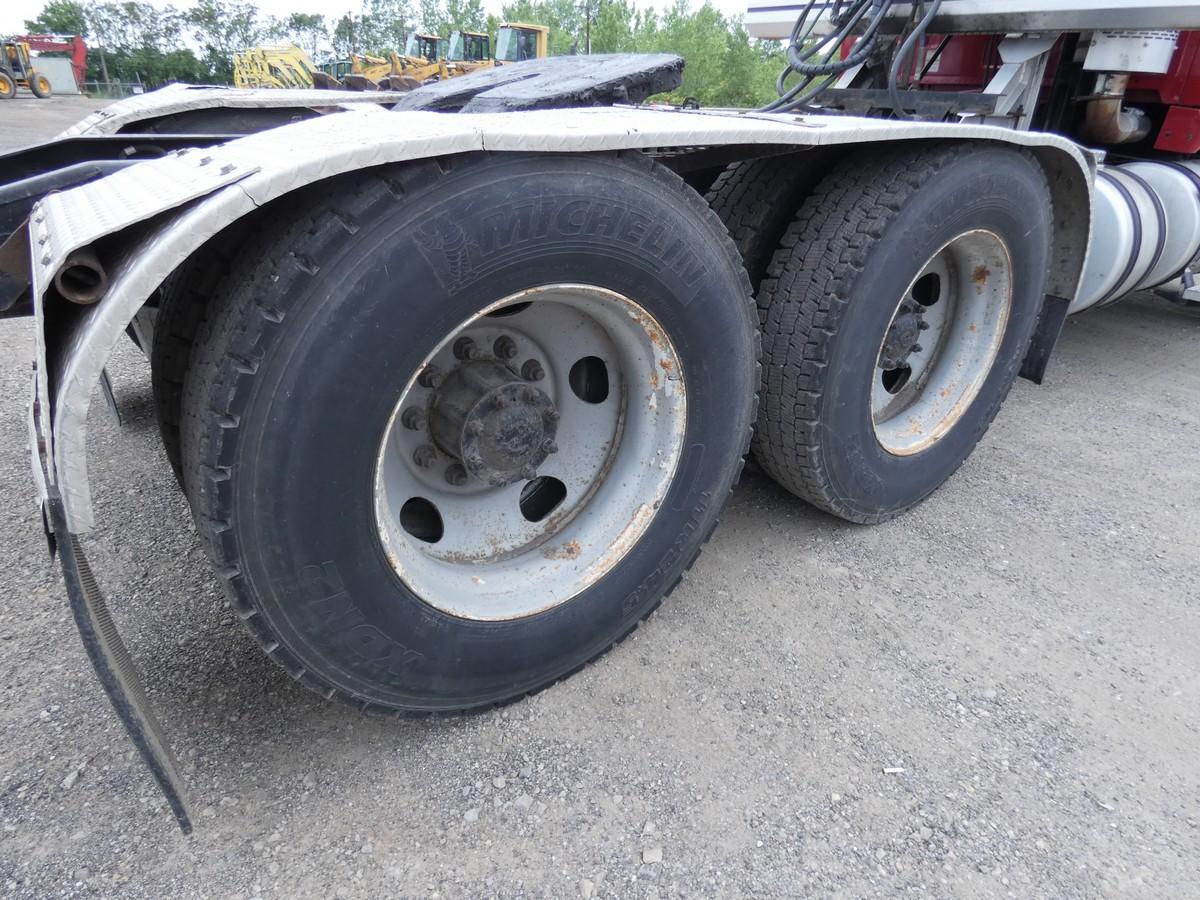 2006 Sterling AT9500 Tandem Truck Tractor, SN:2FWJA3DE56AV41342, Cat C13 43