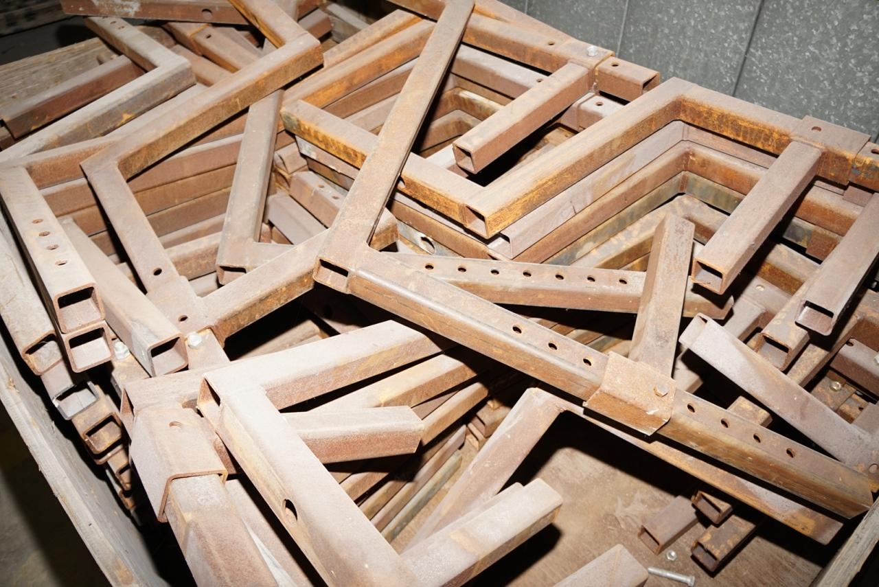 (50) Bidwell Rail Brackets (by the piece 50*bid)
