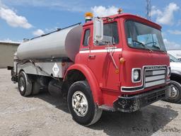 Etnyre BTHL 2000g Distributor, SN:J5860, mtd on 1976 IH C180 COE Distributo