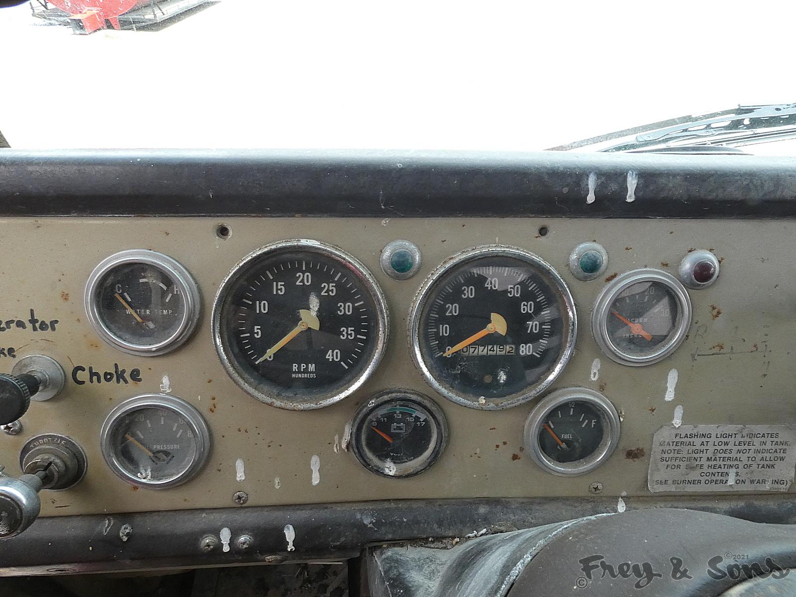 Etnyre BTHL 2000g Distributor, SN:J5860, mtd on 1976 IH C180 COE Distributo