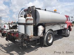 Etnyre BTHL 2000g Distributor, SN:J5860, mtd on 1976 IH C180 COE Distributo