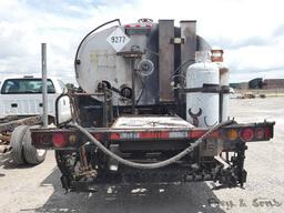 Etnyre BTHL 2000g Distributor, SN:J5860, mtd on 1976 IH C180 COE Distributo