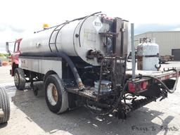 Etnyre BTHL 2000g Distributor, SN:J5860, mtd on 1976 IH C180 COE Distributo