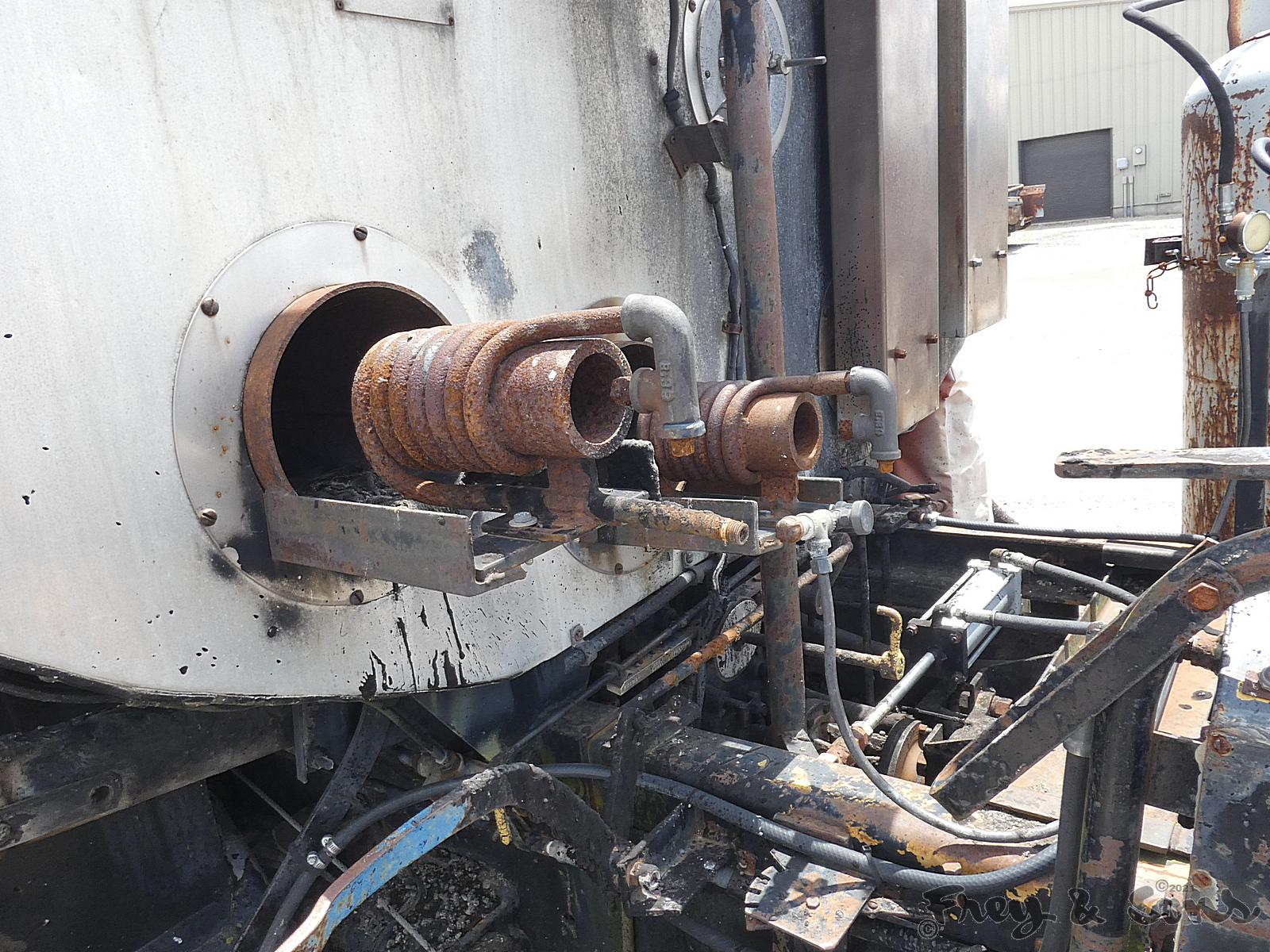 Etnyre BTHL 2000g Distributor, SN:J5860, mtd on 1976 IH C180 COE Distributo